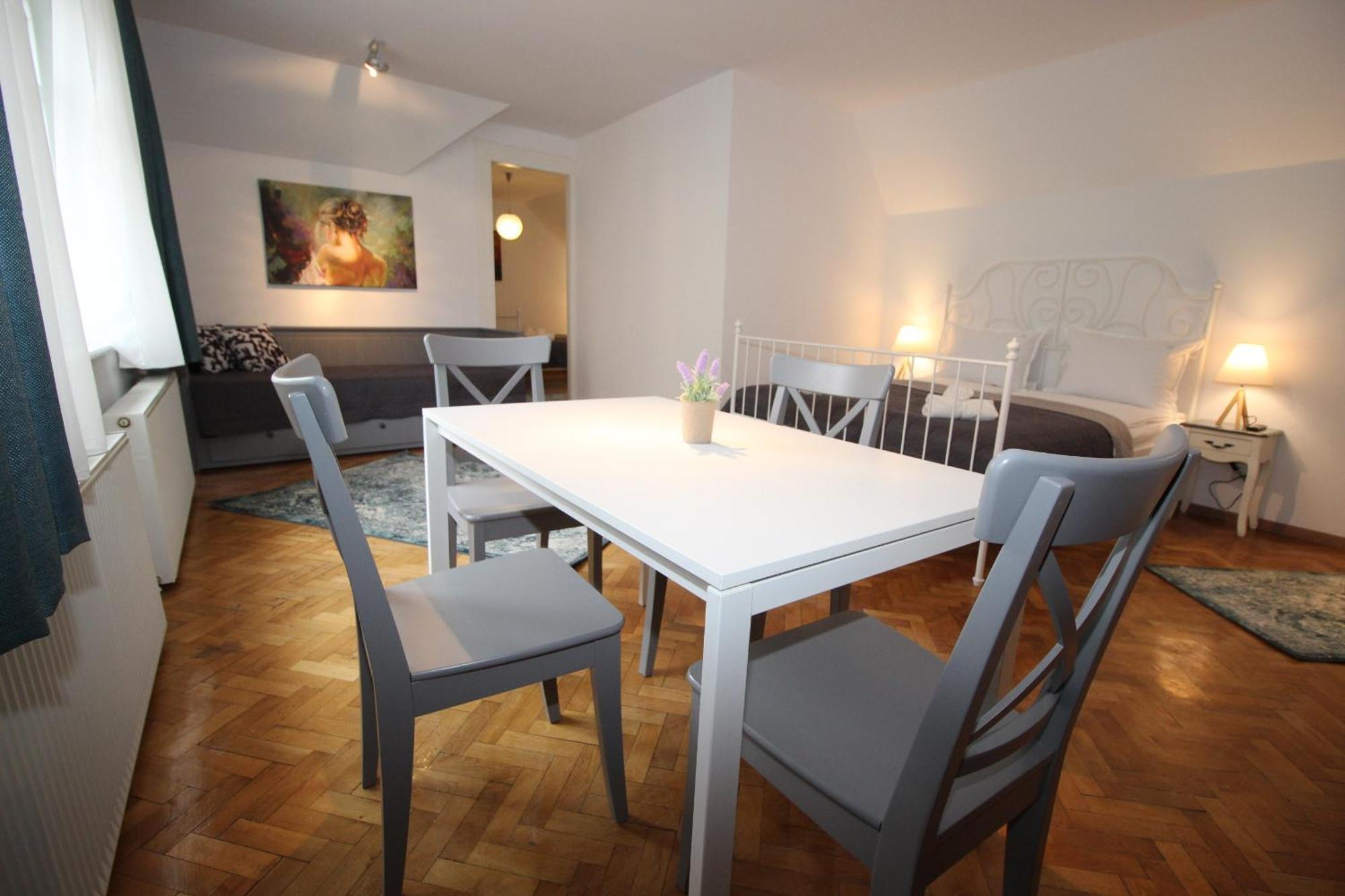 Apartment 92